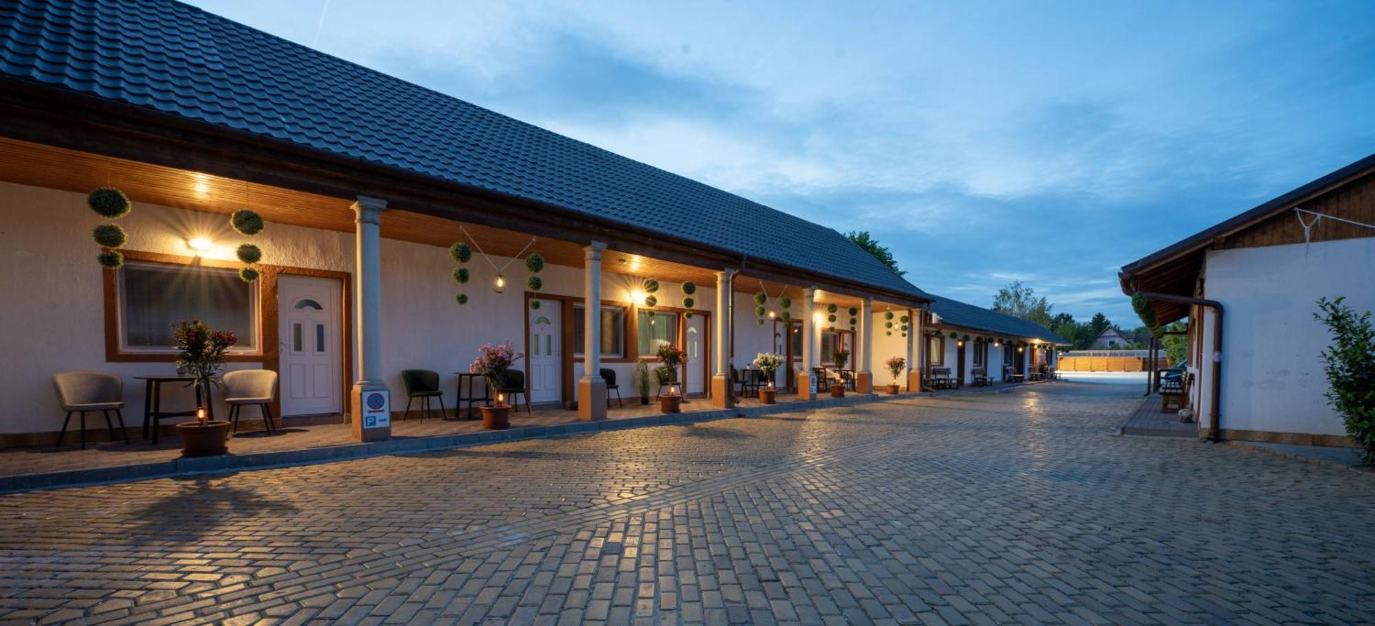 Airport Károly Centrál Vecsés Exterior foto